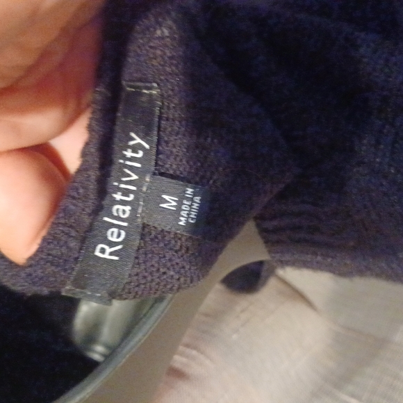 Relatively Crew Neck Pullover Sweater With Embroidered Flowers, M - Picture 6 of 6